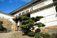 front gate for himeji castle 