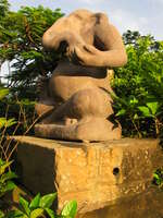 20081016164600_phnom_penh_erawan_statue