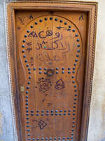 20101103111719_fez_medina_flowered_door