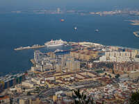20101107103213_gibraltar_cruise_ship_port