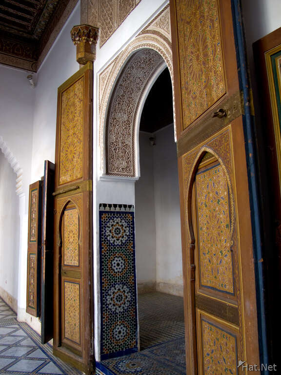 palais baha ornament door